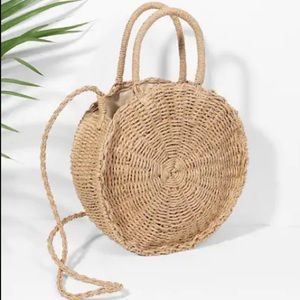 Round straw crossbody bag